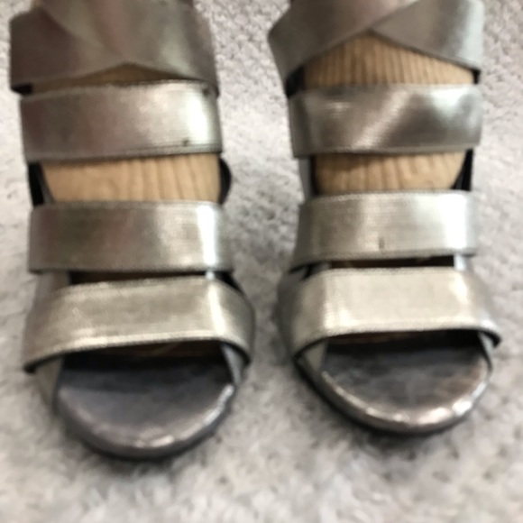 BCBG Gray Snakeskin Stretchy Strap Heels 
5” Heel
Size 7.5 
No Shoebox - Picture 7 of 11